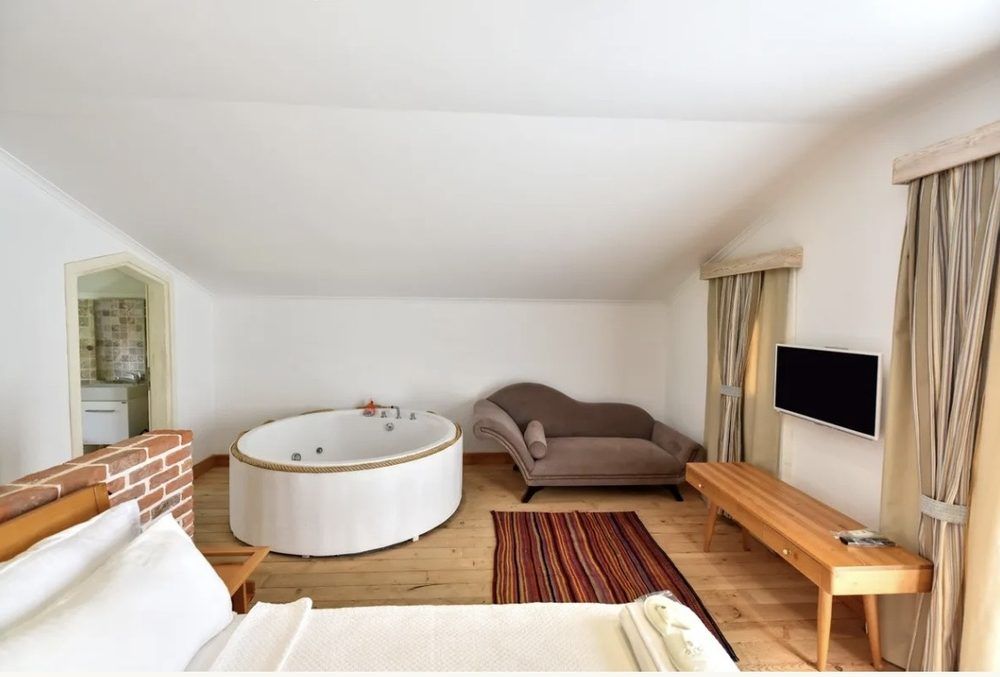 Suite with private tub